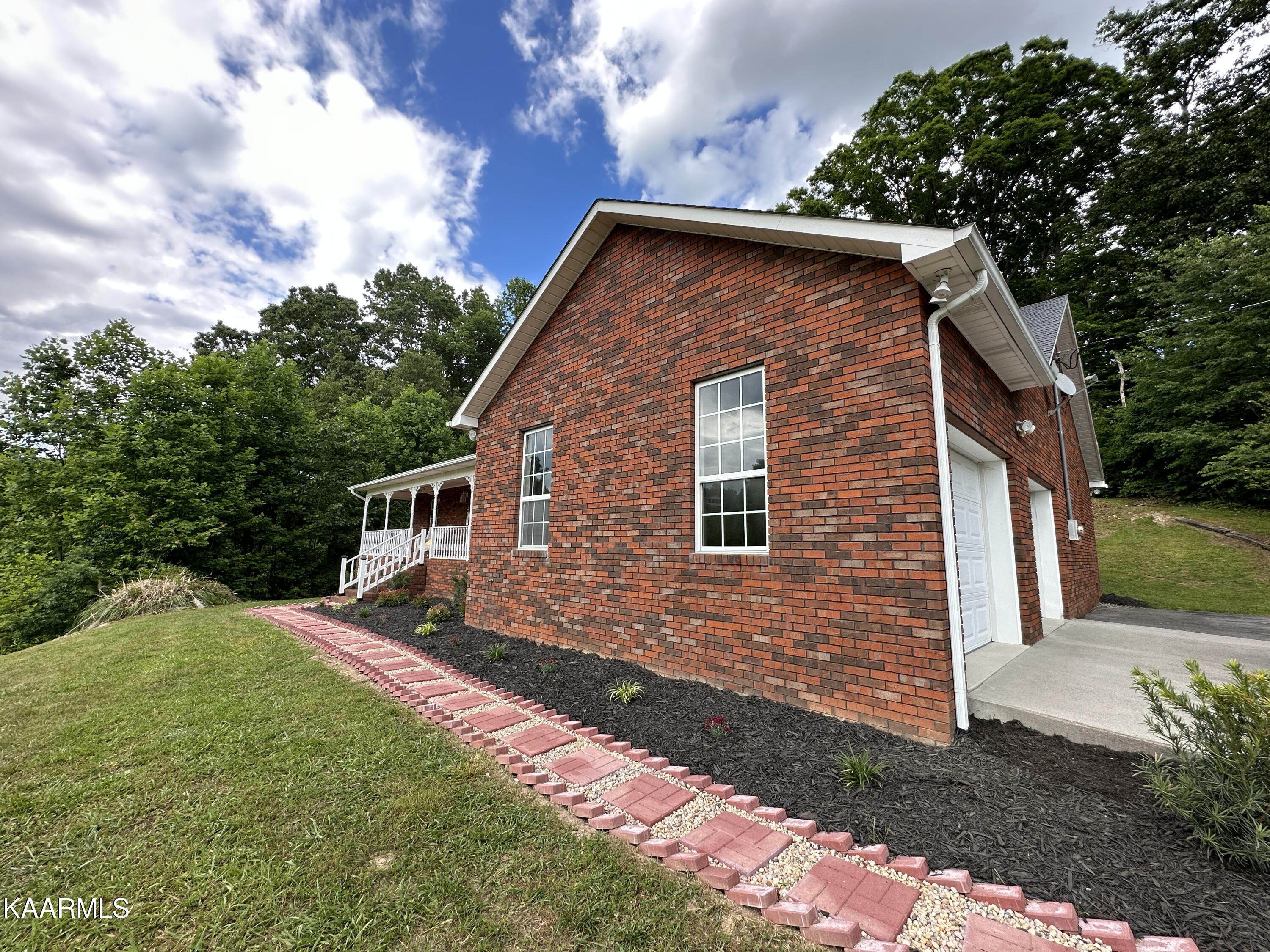 368 Peach Orchard Road Clinton, TN 37716 - Photo 3 of 32 IMG_8782