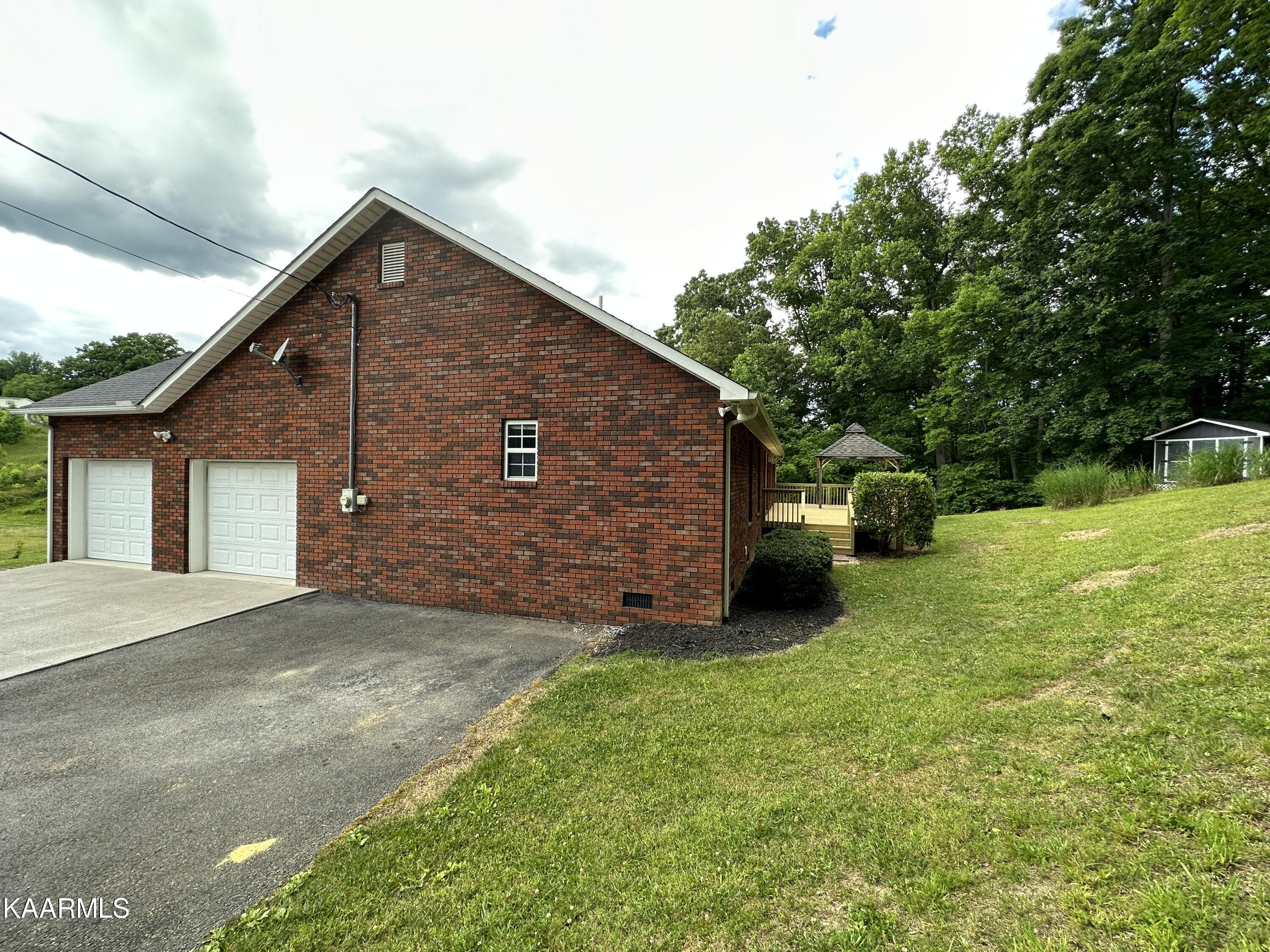 368 Peach Orchard Road Clinton, TN 37716 - Photo 6 of 32 IMG_8785