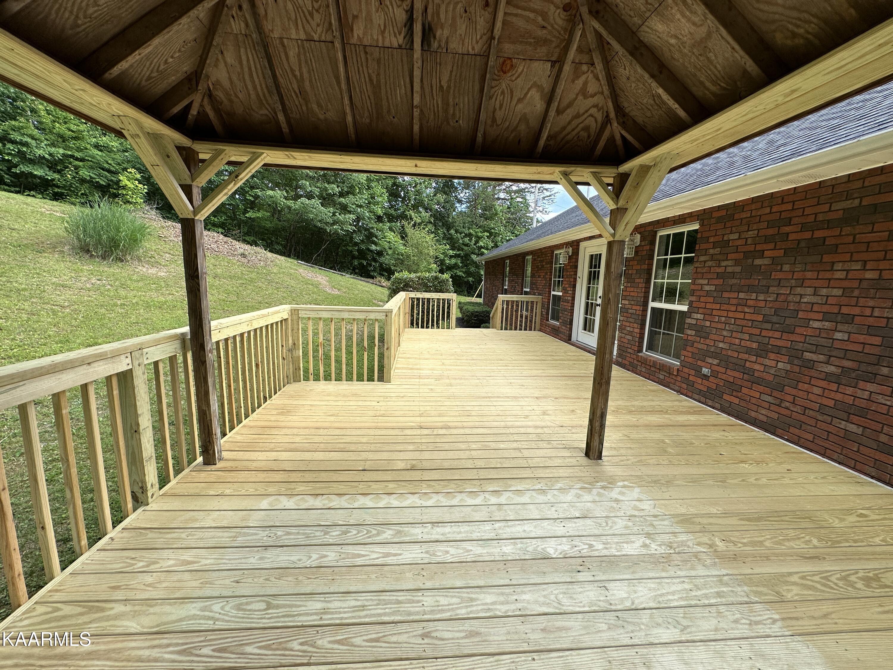 368 Peach Orchard Road Clinton, TN 37716 - Photo 10 of 32 IMG_8789