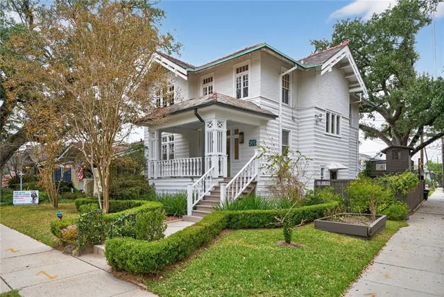 $775,000 | 59 Fontainebleau Drive, New Orleans, LA 70125