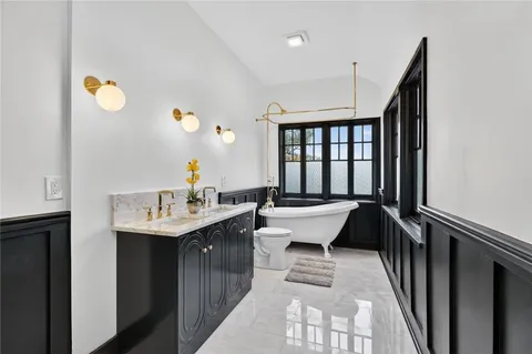 $775,000 | 59 Fontainebleau Drive, New Orleans, LA 70125
