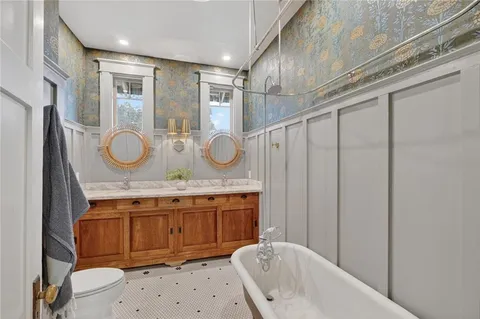 $775,000 | 59 Fontainebleau Drive, New Orleans, LA 70125