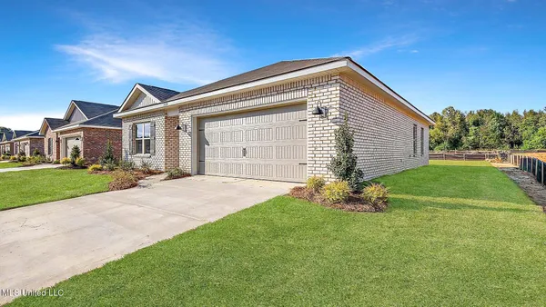 $249,900 | 251 Trace Drive, Pearl, MS 39208