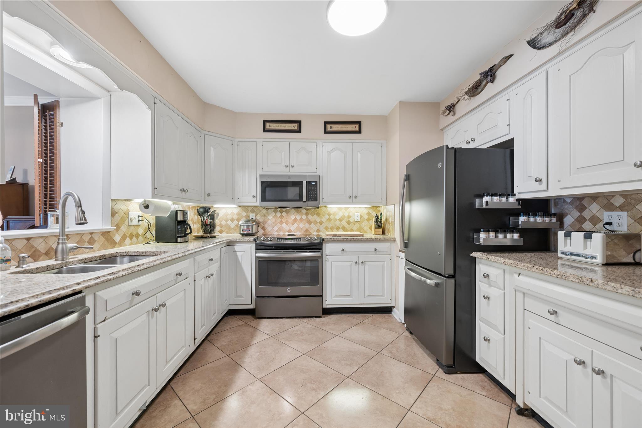17223 Clover Leaf Road Hagerstown, MD 21740 - Photo 11 of 59 Kitchen
