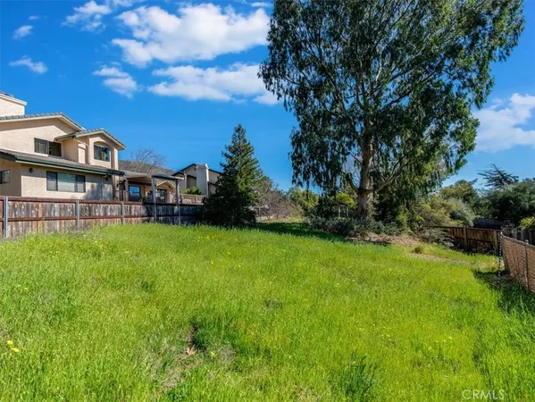 a view of a house with a big yard