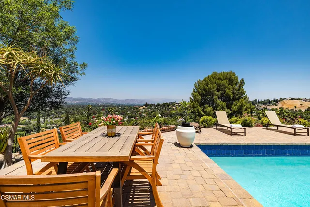 an outdoor sitting area with a table and chairs