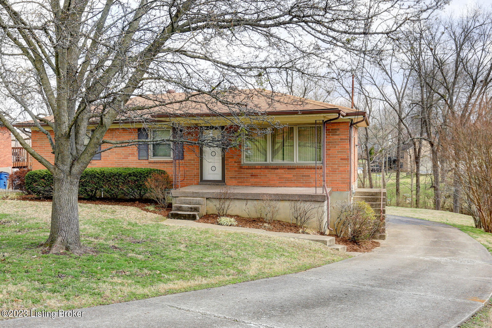 8221 Delido Road Louisville, KY 40219 - Photo 3 of 48 Delido00002