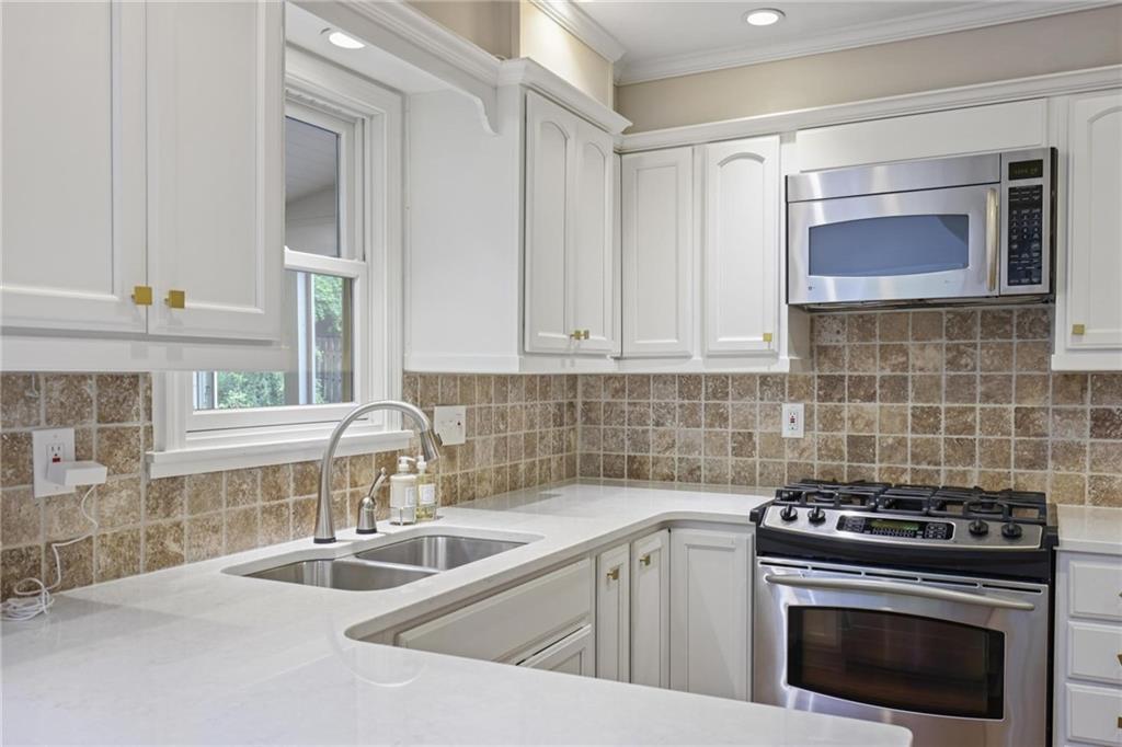 2631 North Thompson Road Northeast Brookhaven, GA 30319 - Photo 13 of 39