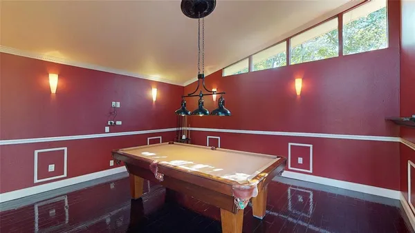 a view of a livingroom with a ceiling fan
