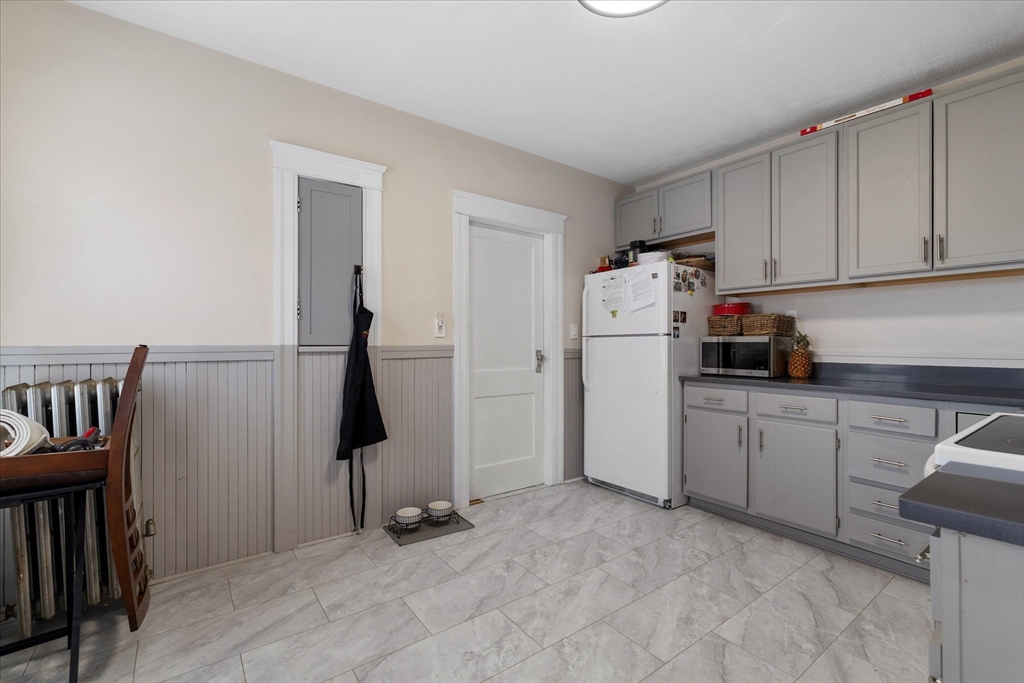 39 Boyd Street Worcester, MA 01606 - Photo 4 of 36