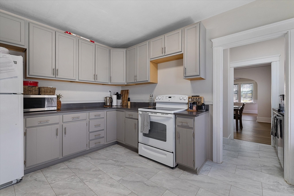 39 Boyd Street Worcester, MA 01606 - Photo 6 of 36