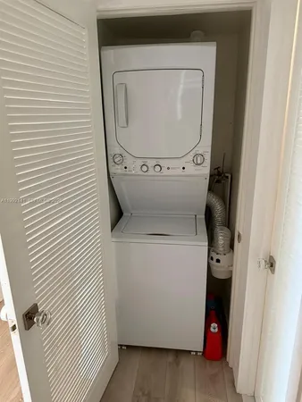 $3,700 | 5005 Collins Avenue, Unit 1525, Miami Beach, FL 33140