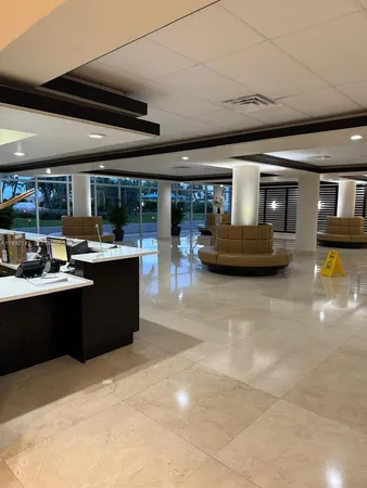 $3,700 | 5005 Collins Avenue, Unit 1525, Miami Beach, FL 33140