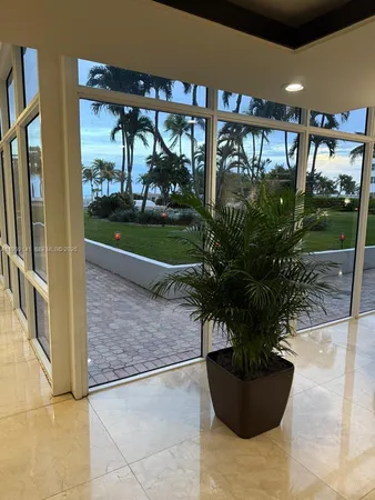 $3,700 | 5005 Collins Avenue, Unit 1525, Miami Beach, FL 33140