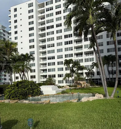 $3,700 | 5005 Collins Avenue, Unit 1525, Miami Beach, FL 33140