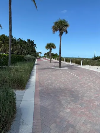 $3,700 | 5005 Collins Avenue, Unit 1525, Miami Beach, FL 33140