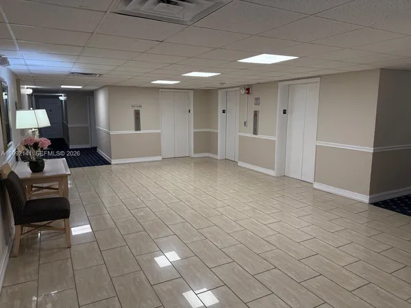 $3,700 | 5005 Collins Avenue, Unit 1525, Miami Beach, FL 33140