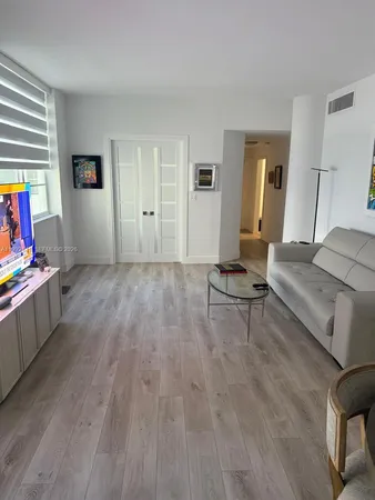 $3,700 | 5005 Collins Avenue, Unit 1525, Miami Beach, FL 33140