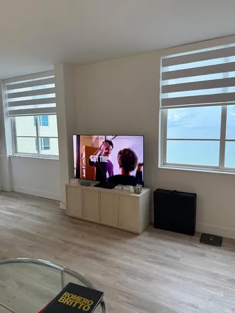 $3,700 | 5005 Collins Avenue, Unit 1525, Miami Beach, FL 33140