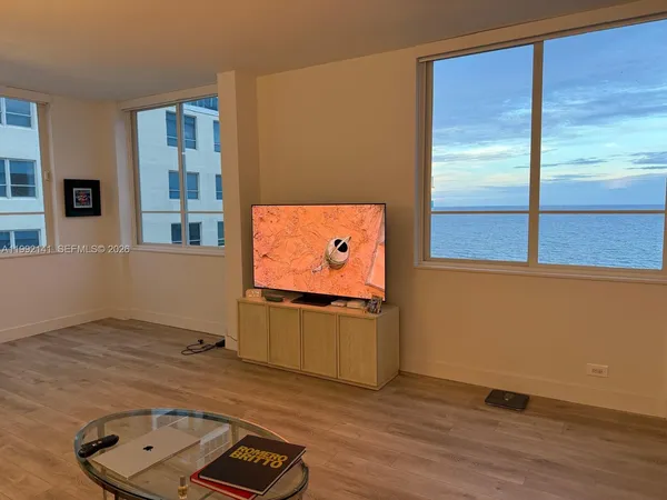 $3,700 | 5005 Collins Avenue, Unit 1525, Miami Beach, FL 33140