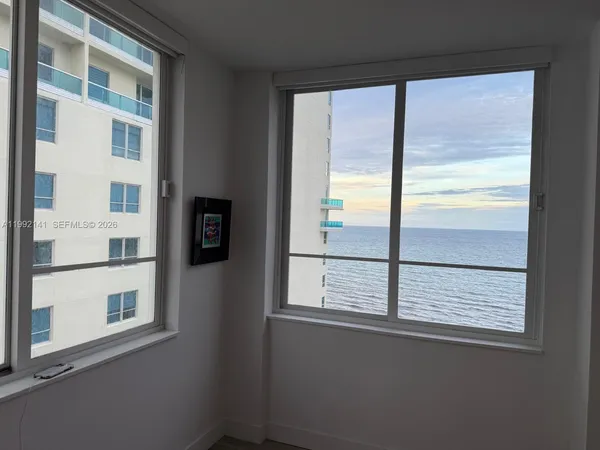 $3,700 | 5005 Collins Avenue, Unit 1525, Miami Beach, FL 33140