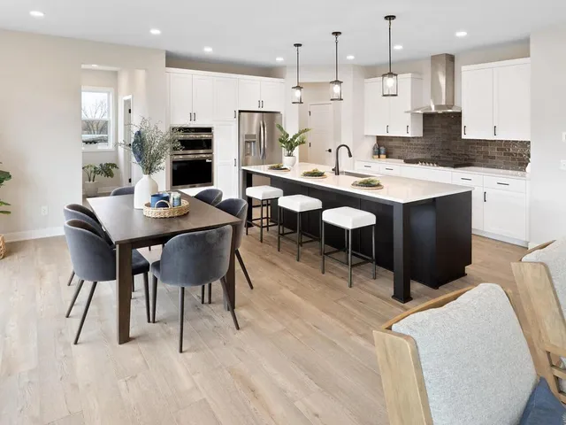 $799,990 | 7422 Waverly Avenue, Shakopee, MN 55379