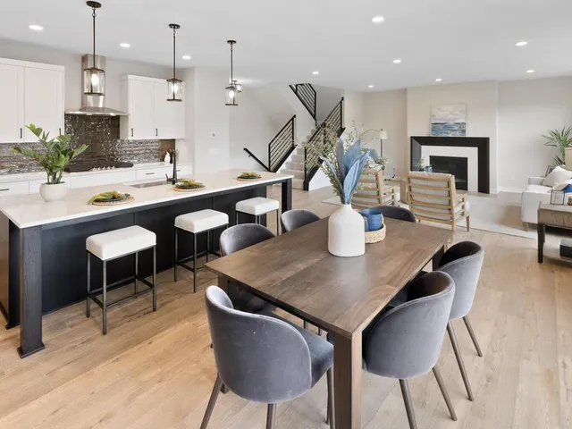 $799,990 | 7422 Waverly Avenue, Shakopee, MN 55379