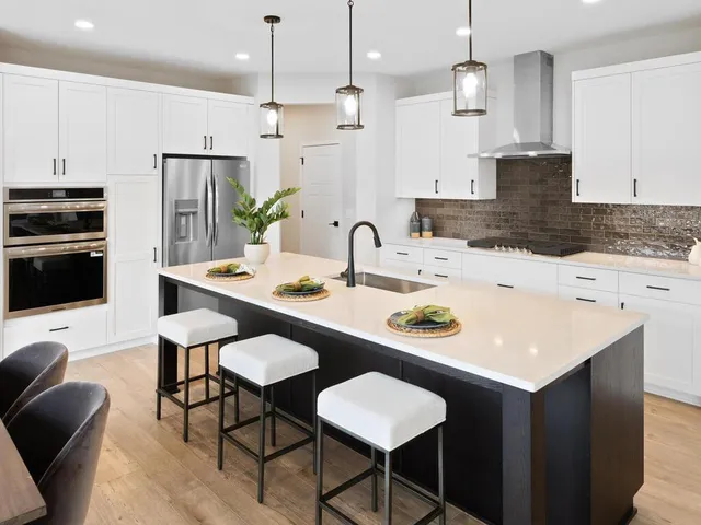 $799,990 | 7422 Waverly Avenue, Shakopee, MN 55379