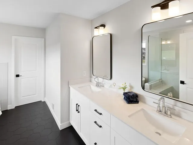 $799,990 | 7422 Waverly Avenue, Shakopee, MN 55379