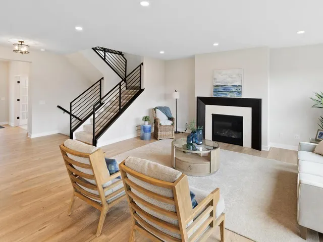 $799,990 | 7422 Waverly Avenue, Shakopee, MN 55379