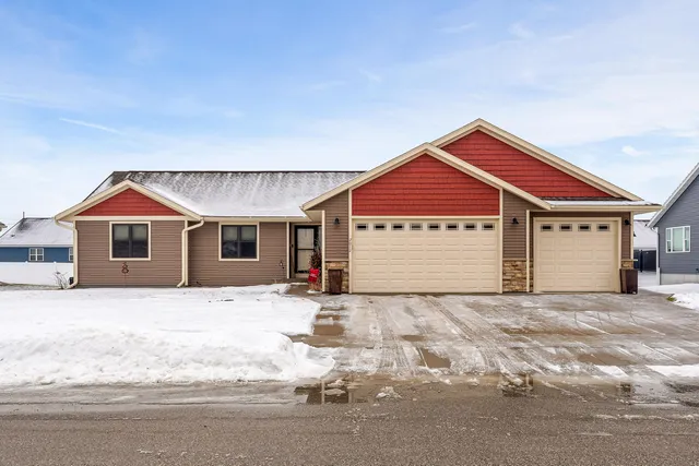 $459,900 | 2012 Elinor Lane, Holmen, WI 54636