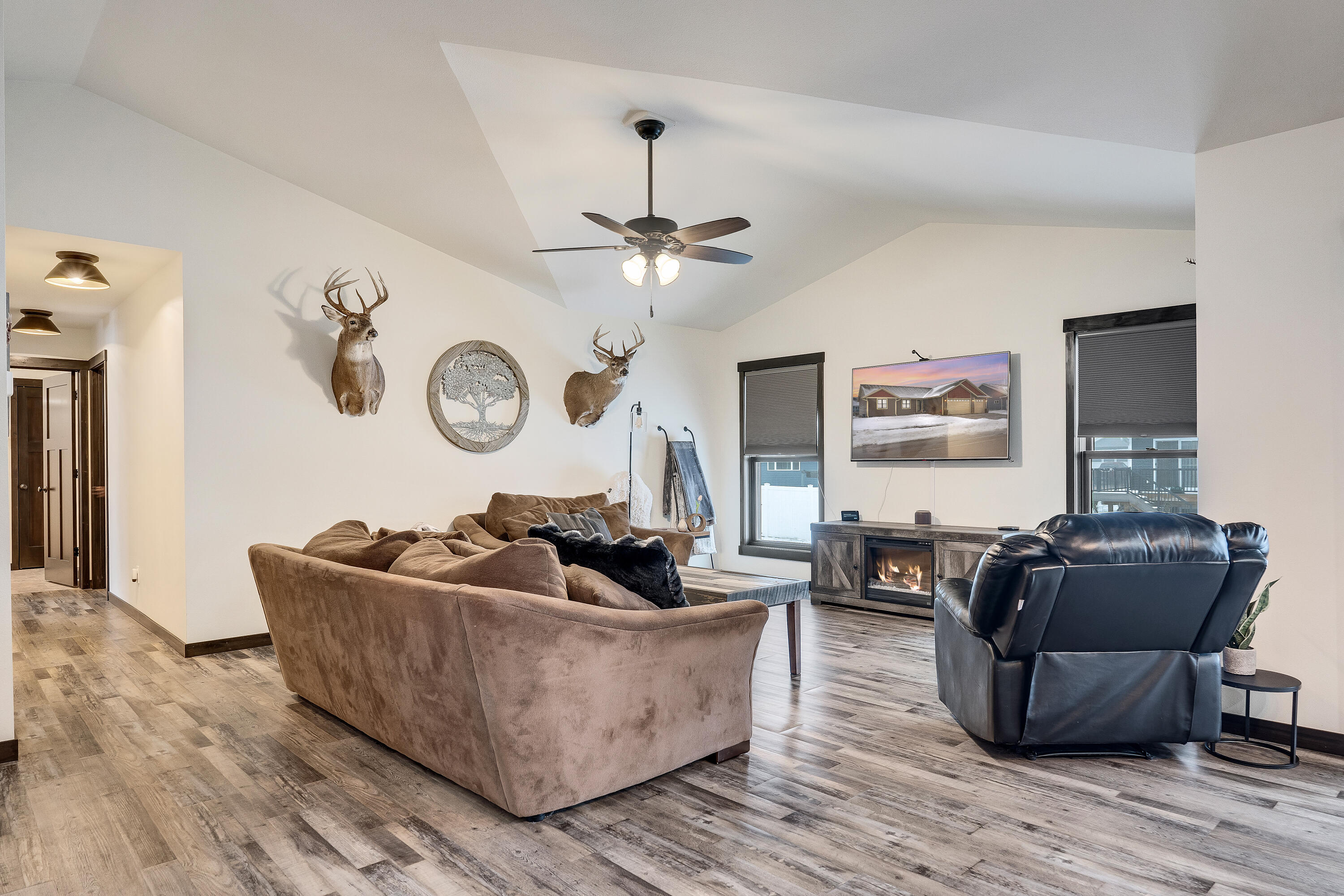 2012 Elinor Lane Holmen, WI 54636 - Photo 7 of 35 Living rm