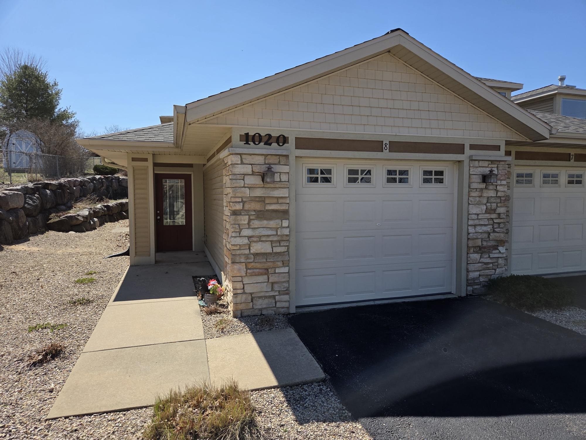 1020 Prospect Avenue, Unit 8 Portage, WI 53901 - Photo 29 of 34