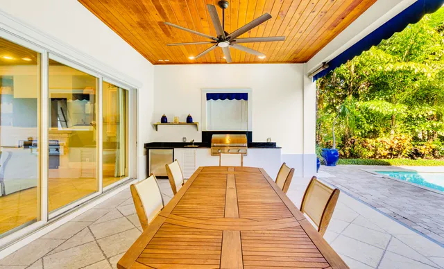 a view of an outdoor space