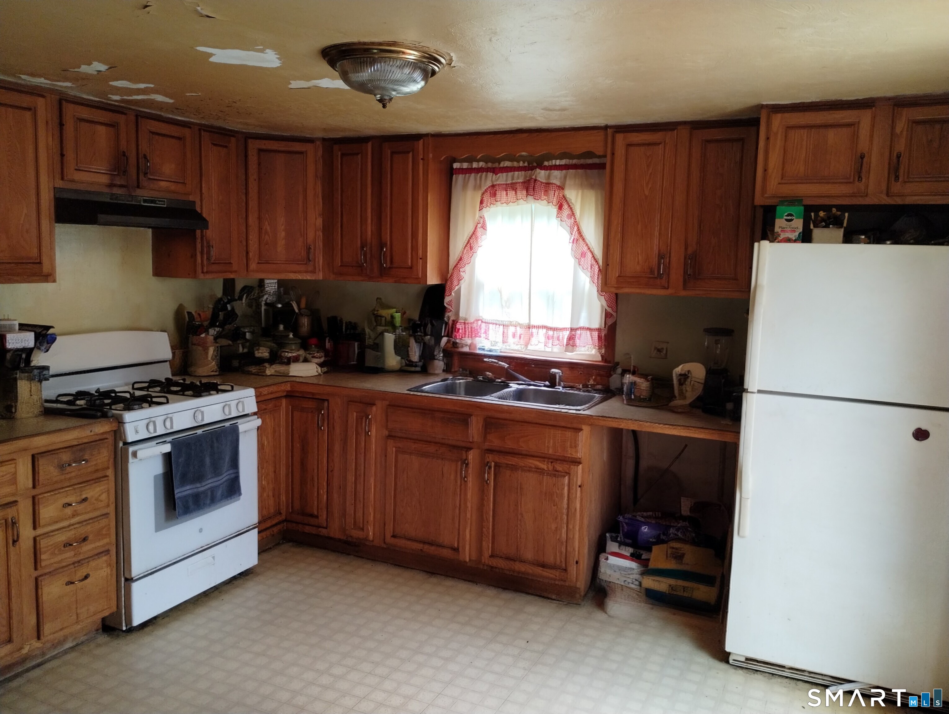 37 Ruth Street Killingly, CT 06239 - Photo 4 of 9 a kitchen with granite countertop a refrigerator a sink a stove a washer and a refrigerator
