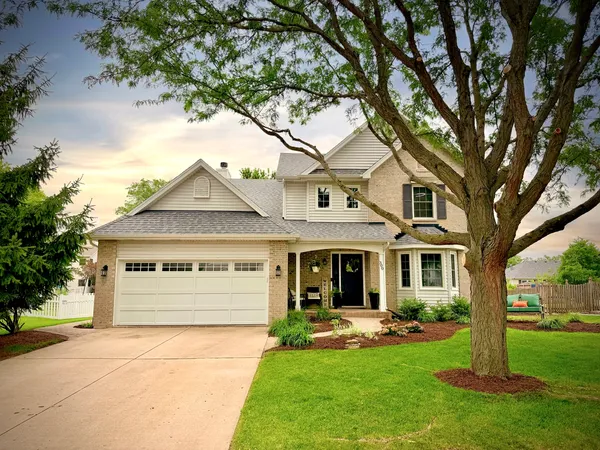 $449,900 | 300 Savoy Drive, Shorewood, IL 60404