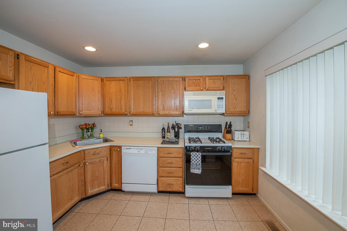 348 Scola Road Brookhaven, PA 19015 - Photo 3 of 24 Gallery Image 3