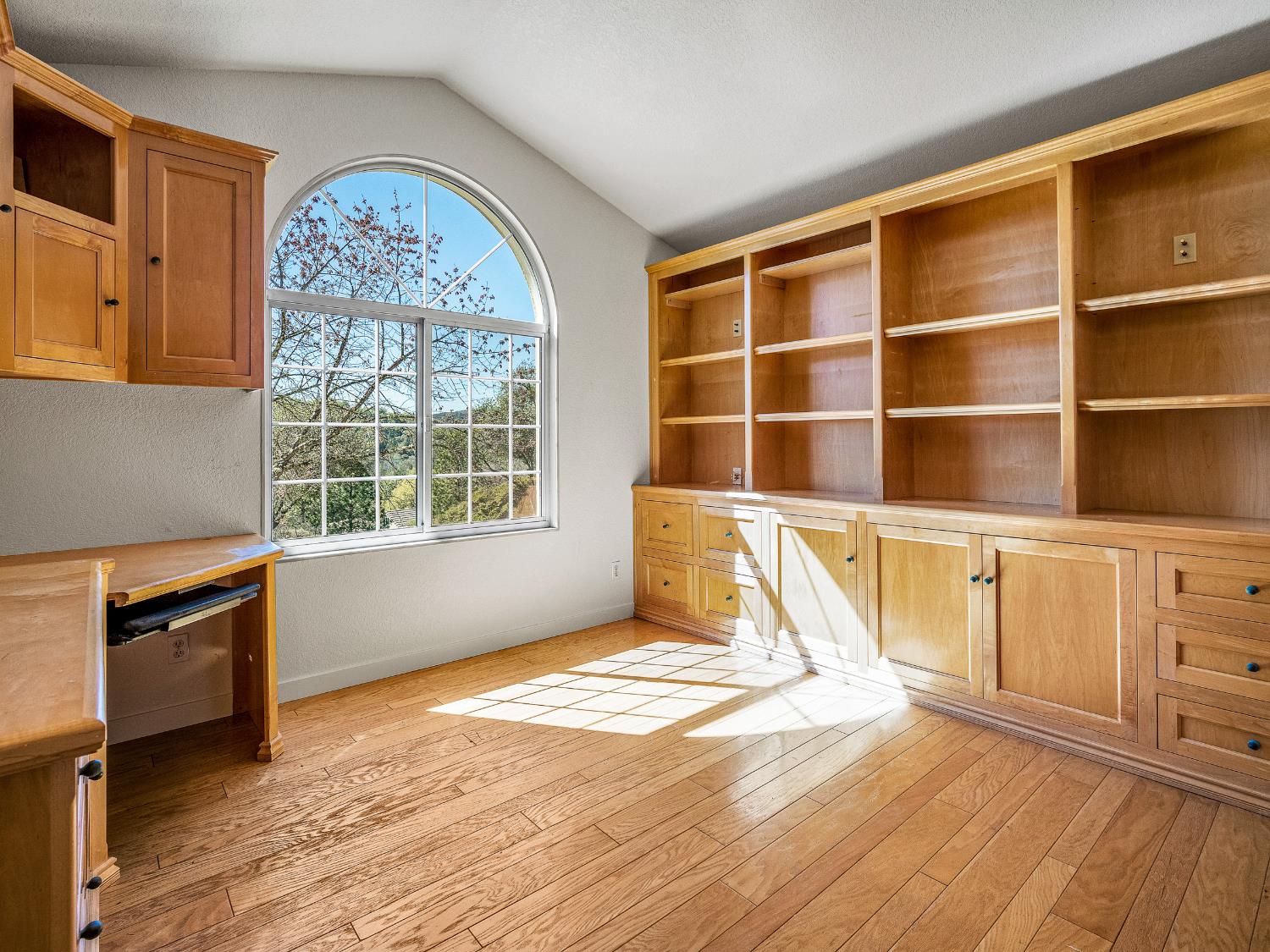 5373 Prairie Loop Placerville, CA 95667 - Photo 23 of 32 Upstairs study does have a large closet - could be a bedroom.