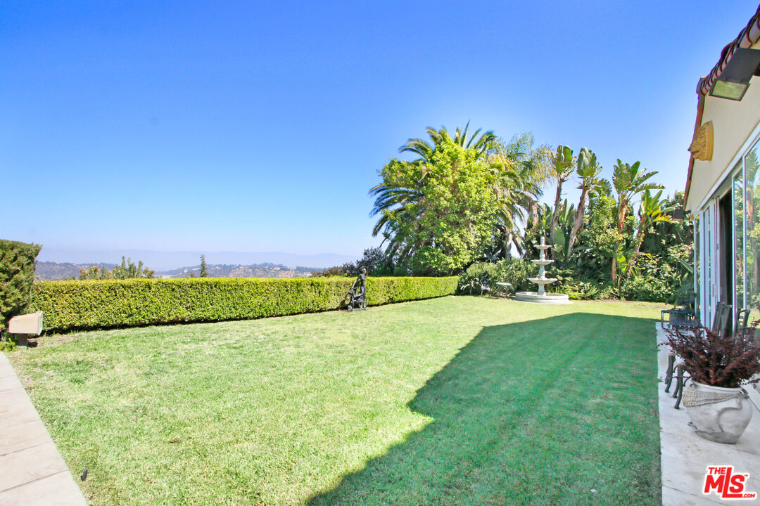 12535 Promontory Road Los Angeles, CA 90049 - Photo 30 of 42 a view of a field with an ocean