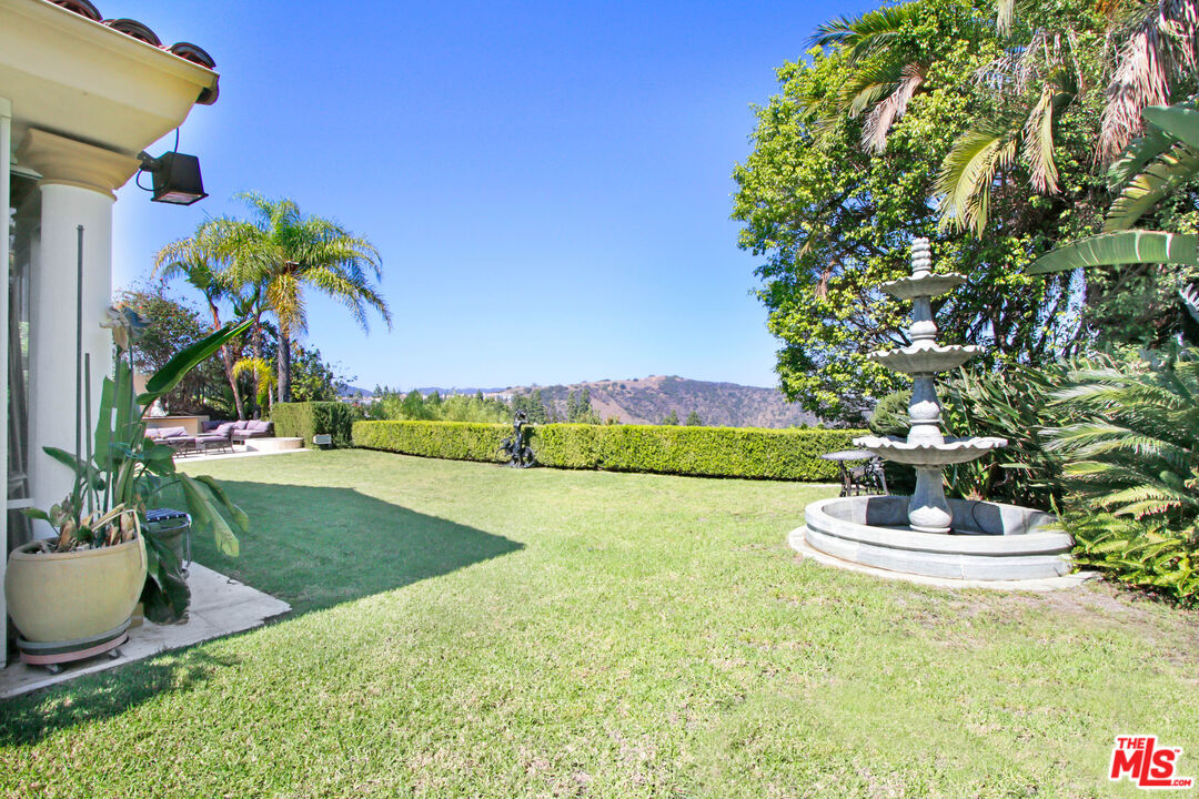 12535 Promontory Road Los Angeles, CA 90049 - Photo 33 of 42