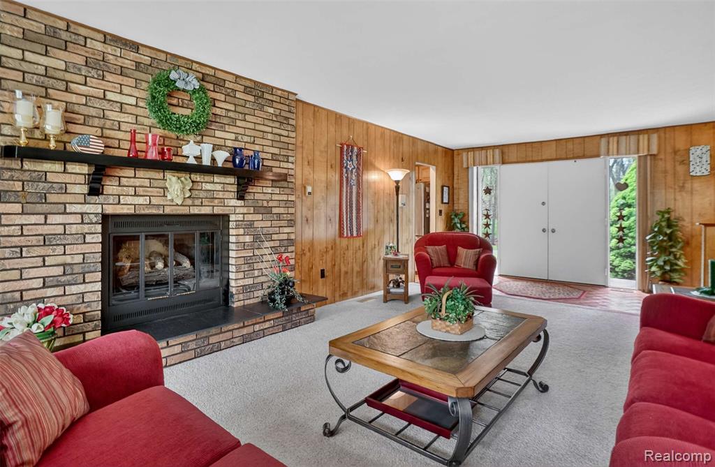 10467 Mcgregor Road Pinckney, MI 48169 - Photo 5 of 33 Gallery Image 5