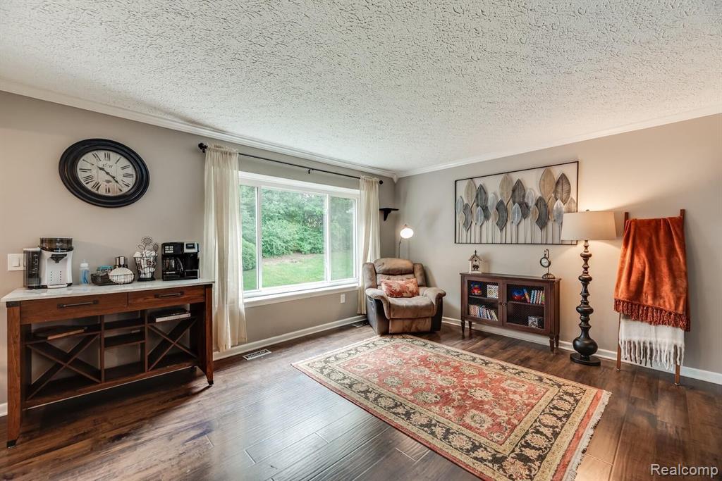 1689 Morningside Lane Rochester Hills, MI 48307 - Photo 3 of 33