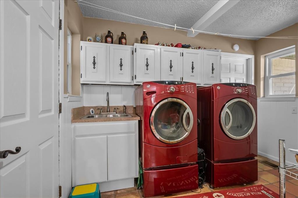 3400 Obrien Circle Waco, TX 76708 - Photo 16 of 36 a utility room with sink dryer and washer