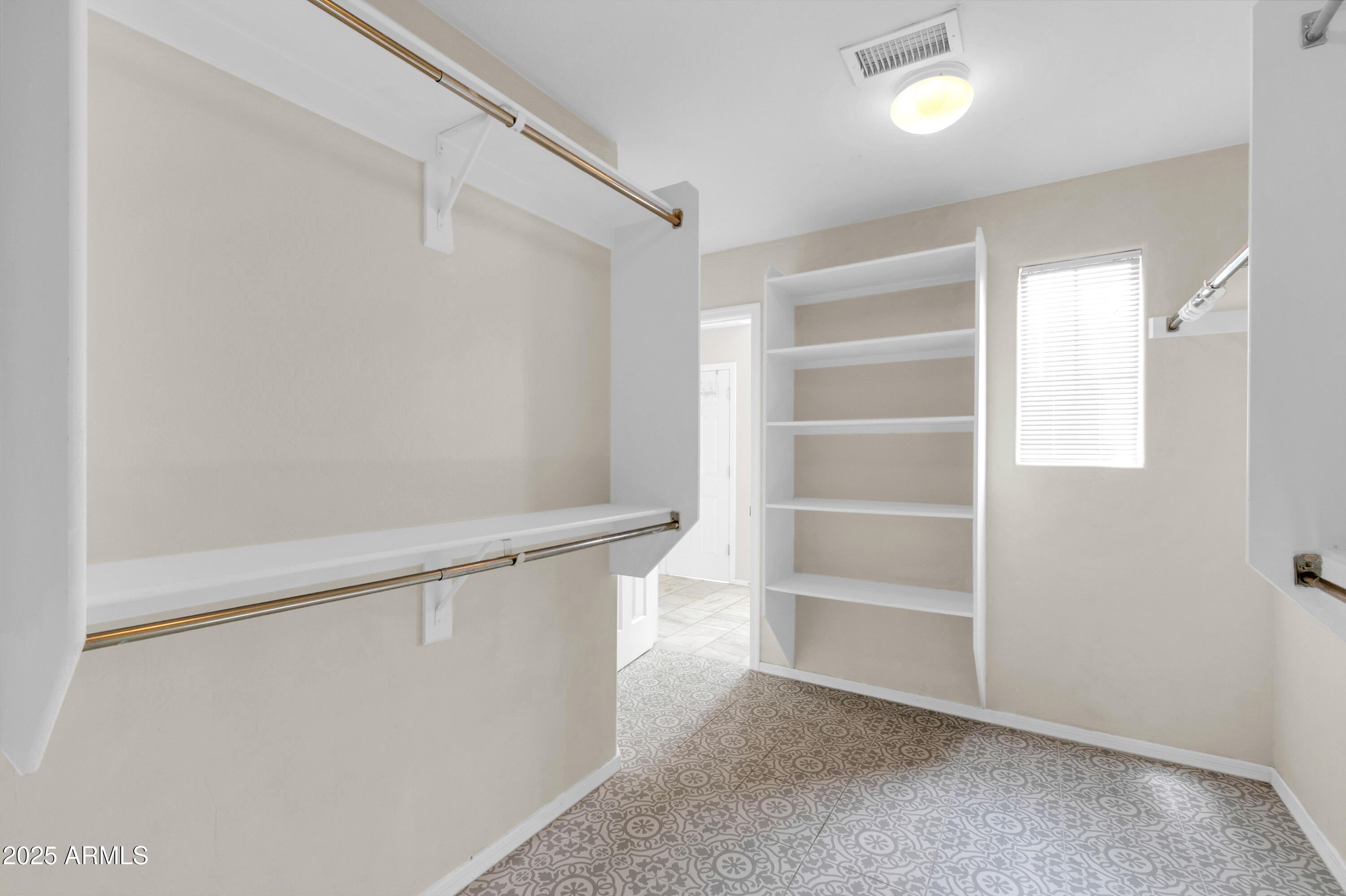 2040 West Kathleen Road Phoenix, AZ 85023 - Photo 11 of 44 Photo #11