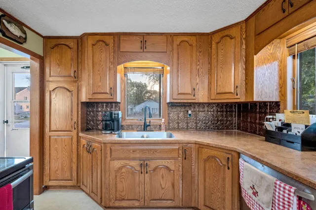 $184,000 | 431 Webster Street, Fairmont, MN 56031