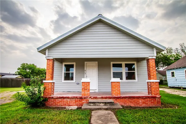 $134,900 | 413 South San Patricio Street, Sinton, TX 78387