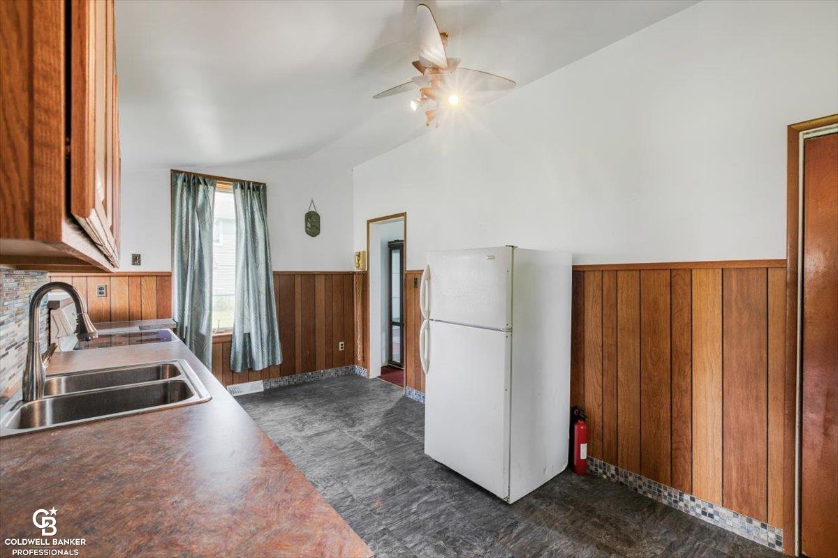 6051 Pointe Tremble Road Algonac, MI 48001 - Photo 17 of 41 50147552-e57921a6-3cc8-4250-b07c-1b0284a0a7f5.JPG