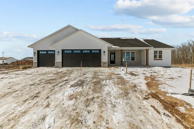 $649,900 | N8881 Killarney Way, Menasha, WI 54952