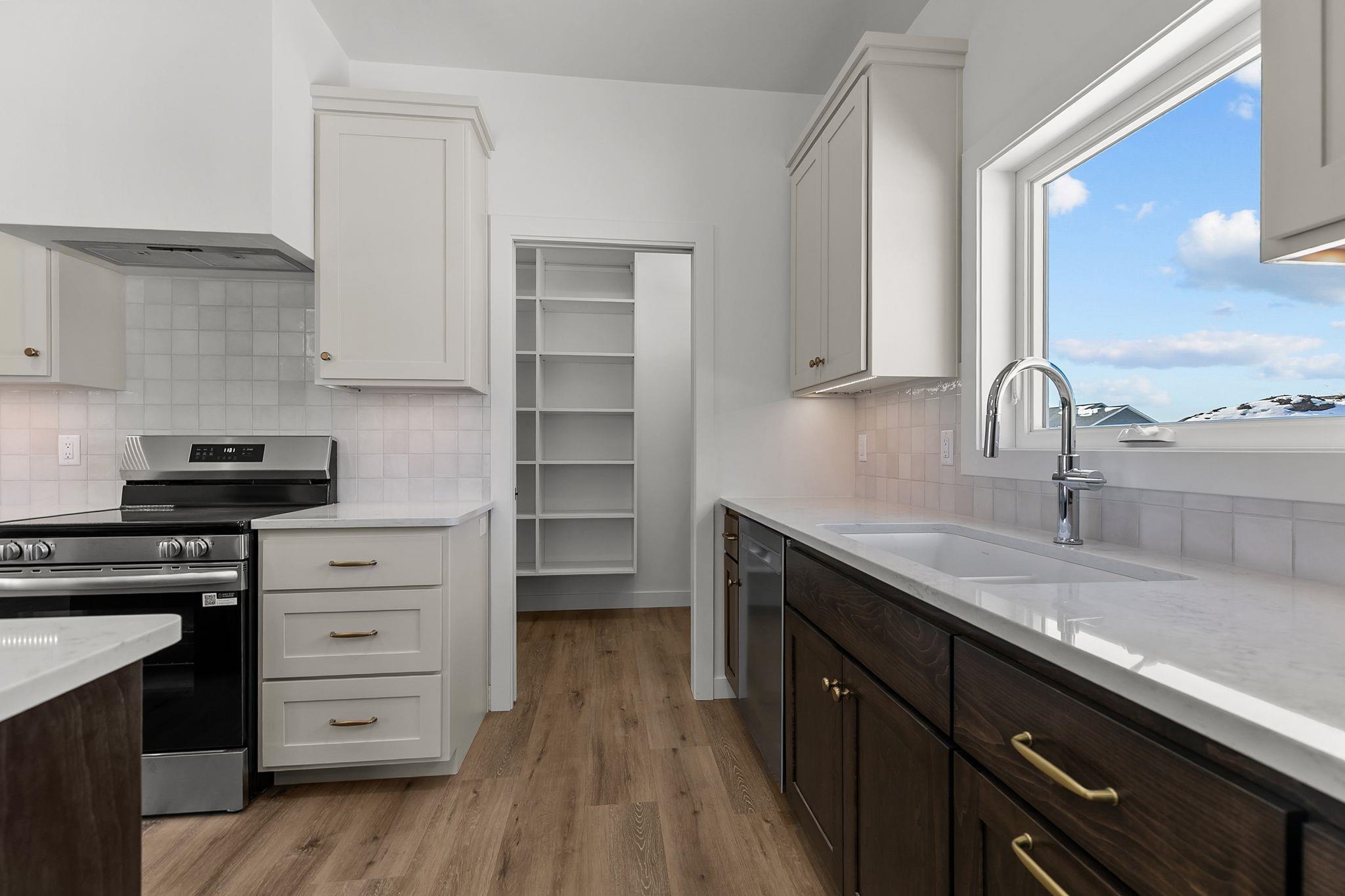 N8881 Killarney Way Menasha, WI 54952 - Photo 9 of 45