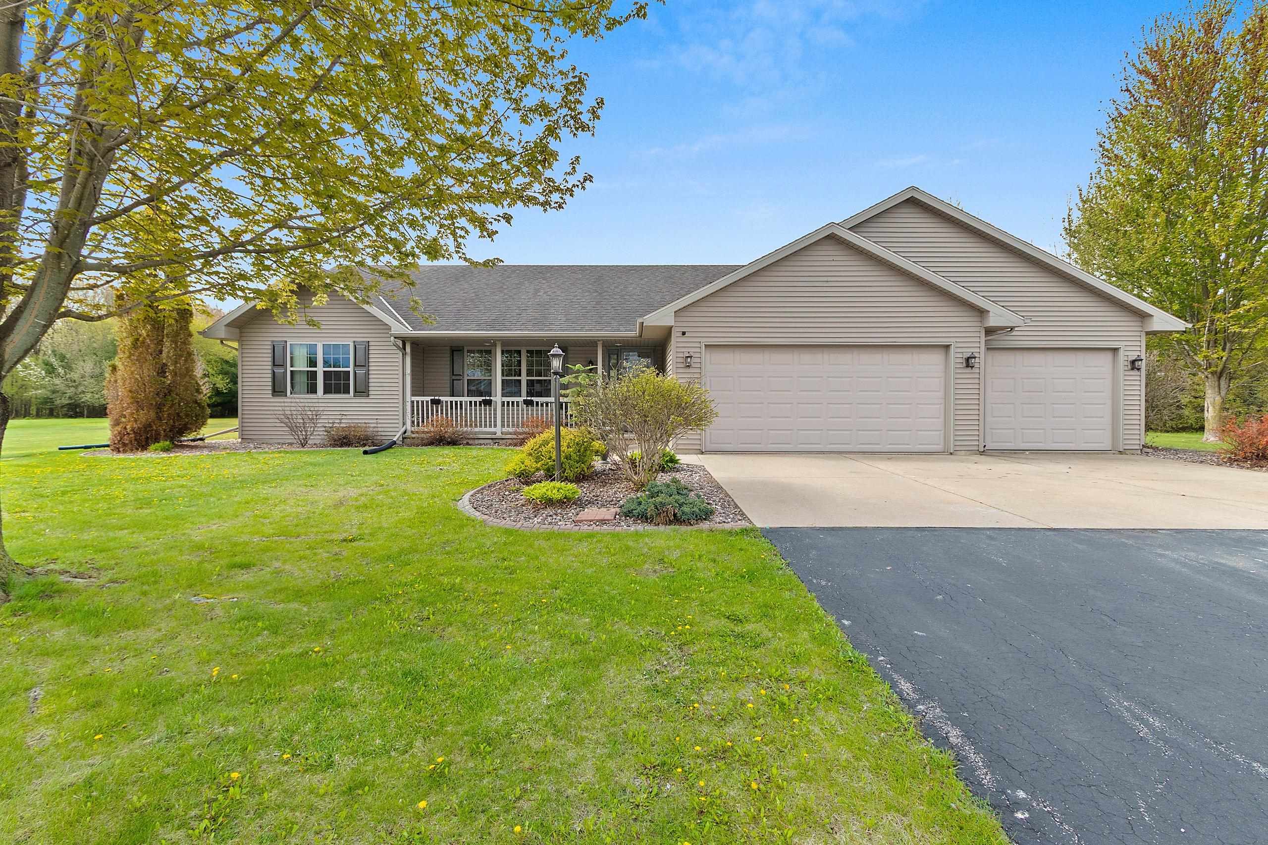 334 Falcon Circle Pulaski, WI 54162 - Photo 1 of 51